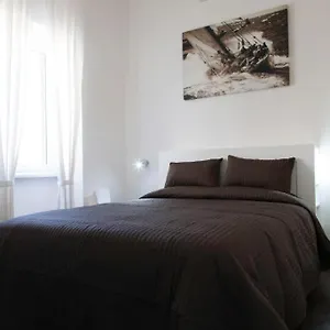 https://magenta-luxury-coronari-2.it-romehotels.com